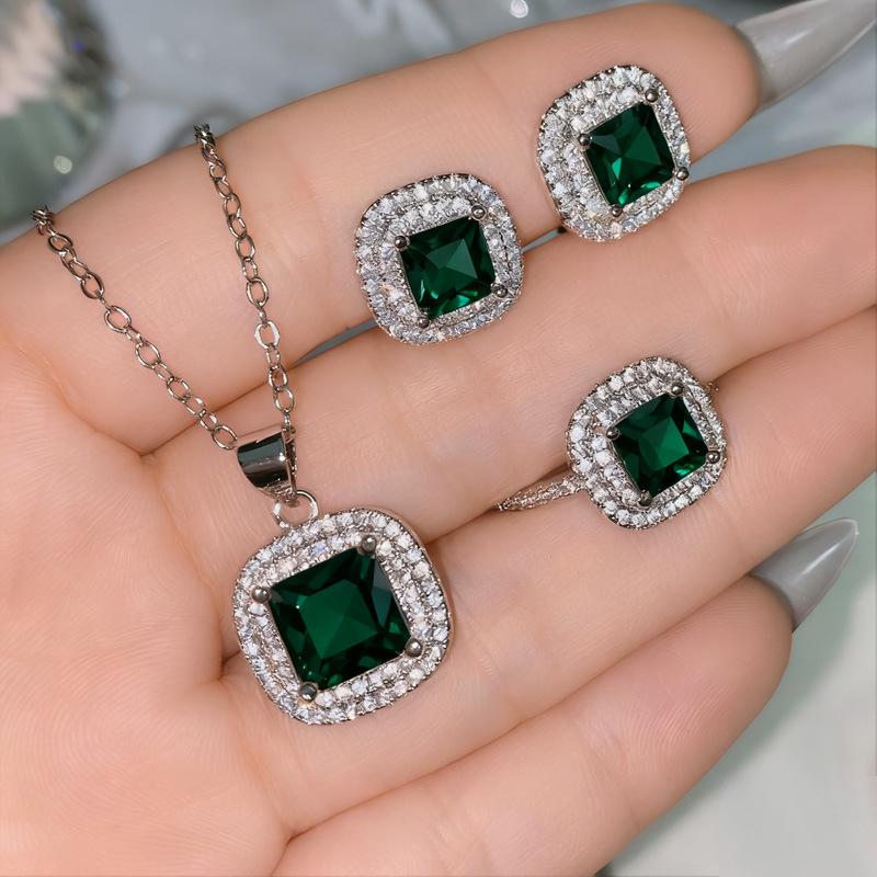 Многоцветный набор украшений с драгоценными камнями: корона королевы, колье, кольцо, серьги и кулон для женщин