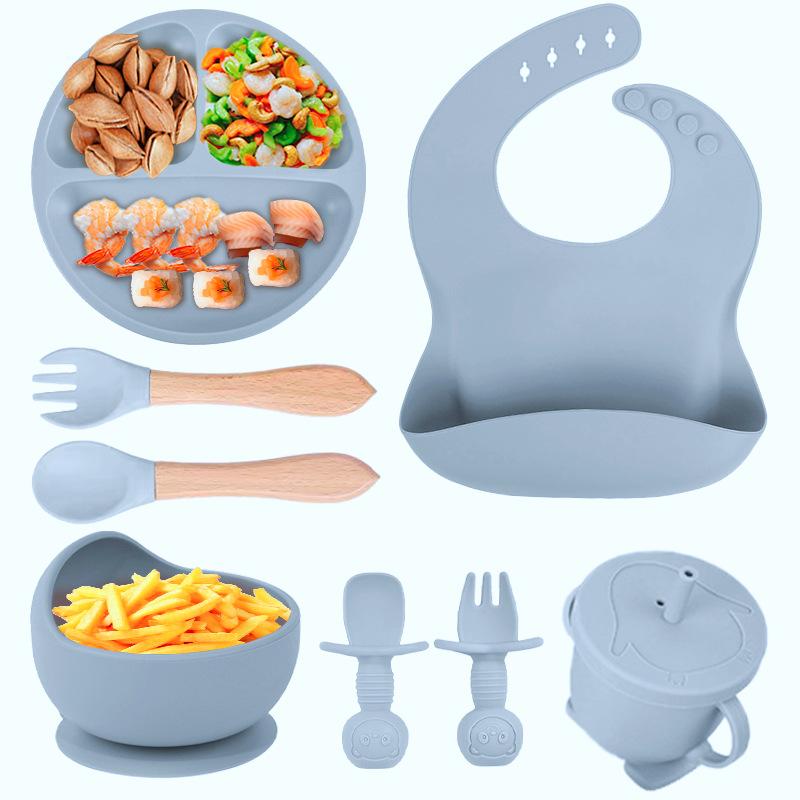 Silicone baby feeding kit, 8 pieces, including suction cup, bowl, bib, spoon, fork, and sippy cup