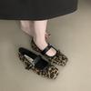 Fashion Casual Woman Shoe Square Toe Metal Chain Female Footwear Low Heels Pearl Decorateion Soft Retro Buckle Dress Beading New