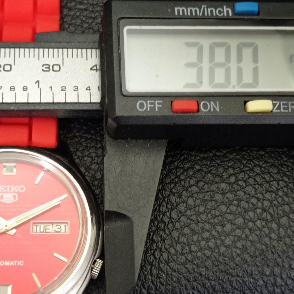 SEIKO 5 AUTOMATIC VINTAGE JAPAN 7009A MENS RED COLOR DIAL WATCH a701312-5 R206a-a701312