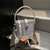 Сумка-ведро в стиле легкой роскоши, новая модная портативная сумка на плечо, высококачественная текстура, маленькая сумка большой вместимости, сумка через плечо для женщин