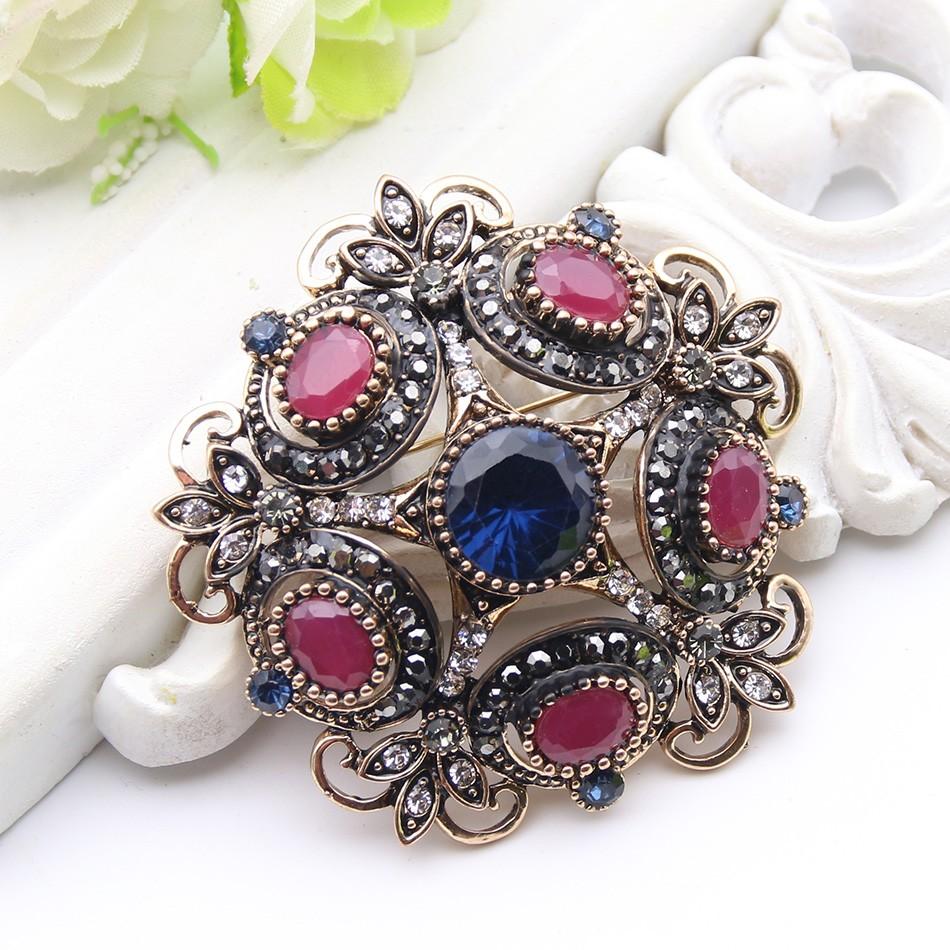 Women's Flower Brooch Resin Vintage Gold Color Hollowed-out Round Star Brooch