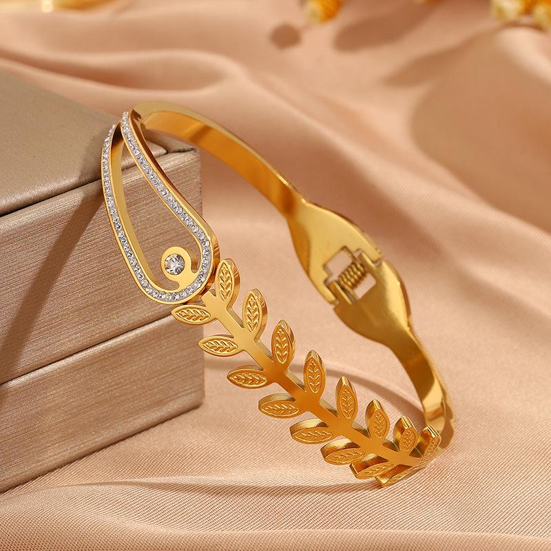 Stainless steel jewelry vacuum electroplated wheat ear titanium steel bracelet for women, European and American fashion spring clasp leaf bracelet