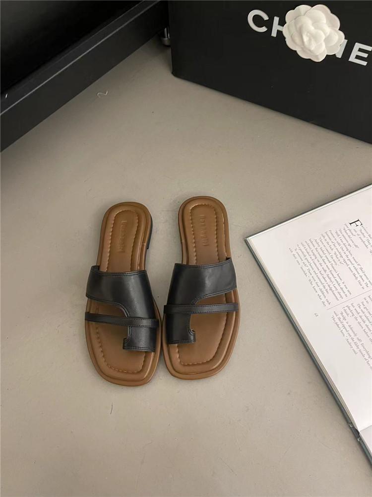 Комплект женских тапочек 2025 года, летняя новая корейская версия, ретро, простые с юбкой, одна педаль, римские сандалии