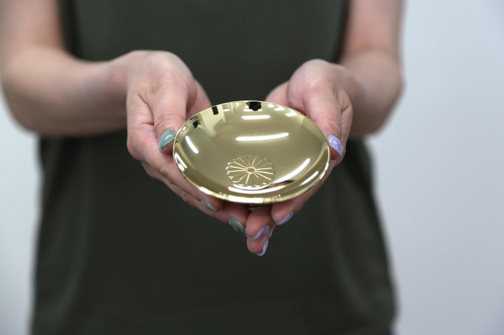 Gold with Display Chrysanthemum Perfect As a Souvenir or Lucky Sake Traditional Japanese Made In Japan Cup, 24GKP, Stand, Design, Charm, Set, Beauty,