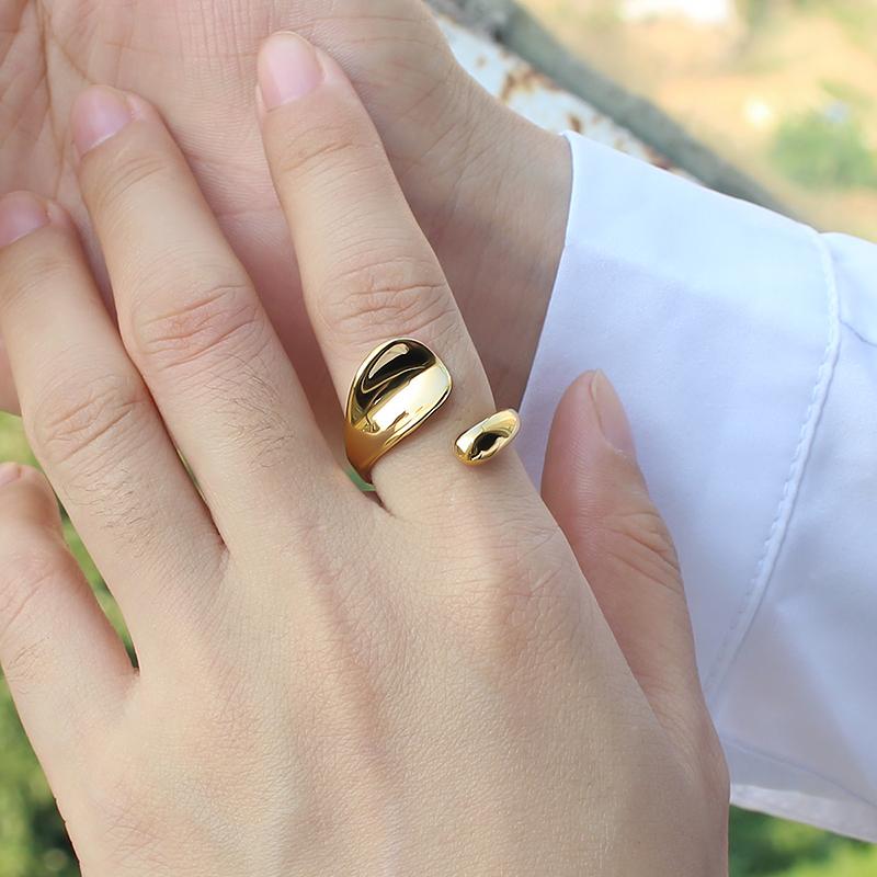 Women's Simple Stainless Steel Shiny Crooked Crisscrossed High Polish Geometric Punk Opening Ring Fashion Lady Jewelry