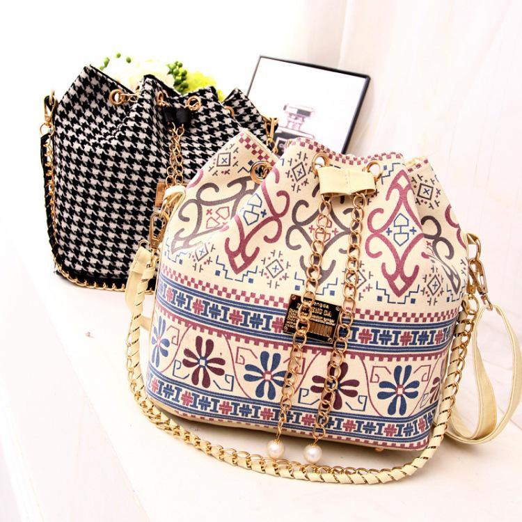 Классические холщовые женские сумки с вместительным интерьером и застежкой-молнией