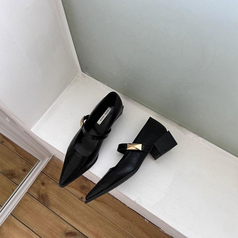 Женские туфли на низком каблуке для通勤, новые модели, не утомляют, остроносые, с металлическим словом, туфли Мэри Джейн