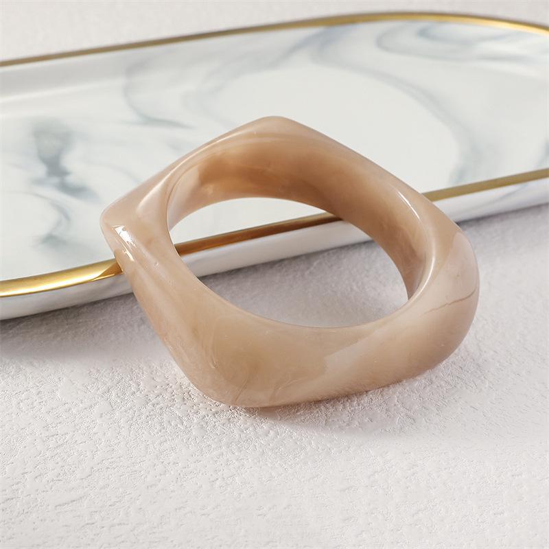 Нерегулярный градиентный полупрозрачный акриловый геометрический браслет-манжета