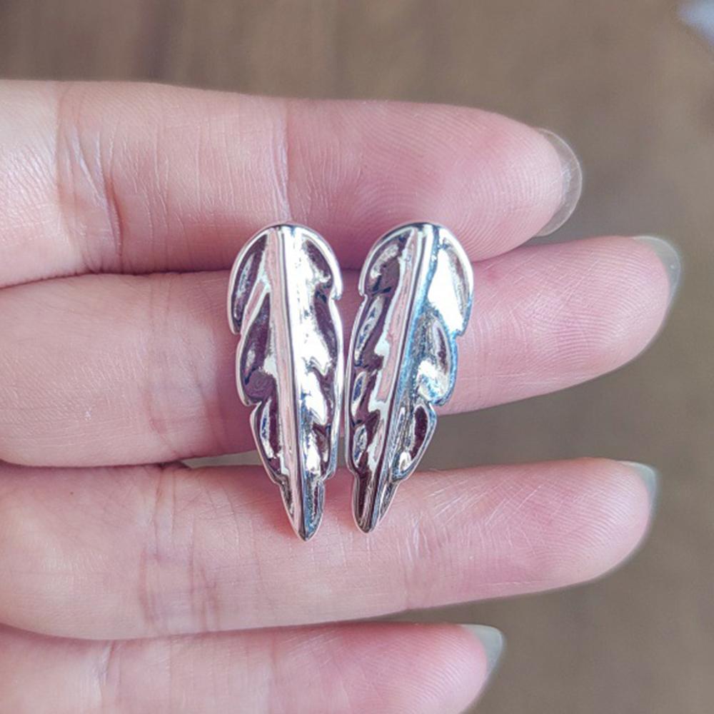 2026 new hot selling fashionable and exquisite geometric leaf earrings, suitable for daily casual versatile items