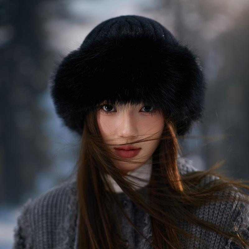 Зимняя плюшевая шапка-бини из искусственного меха норки для женщин, эластичная вязаная шапка-рыбачка с защитой ушей - Шикарный аксессуар для повседневных случаев