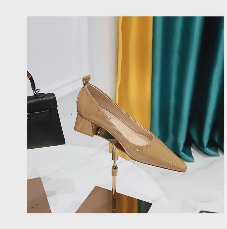 Корейские лакированные женские туфли с острым носком — модные, простые, удобные, с универсальным толстым каблуком средней высоты
