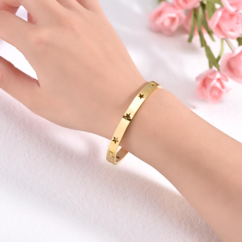 New Style Hollow Star All-over Titanium Steel Bracelet for Women, Fashionable, Fresh, Simple and Versatile