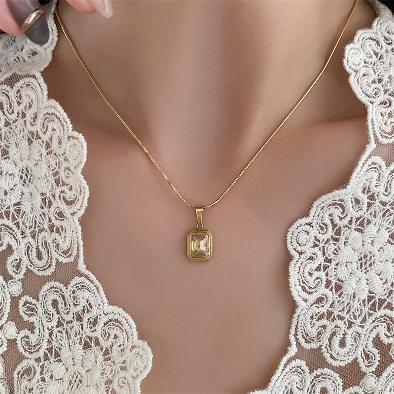 Сине-зеленый Шампанское Драгоценный Камень 18K Позолоченная Титановая Сталь Ретро Ожерелье - Модный Европейский Американский Стиль для Женщин и Пар.