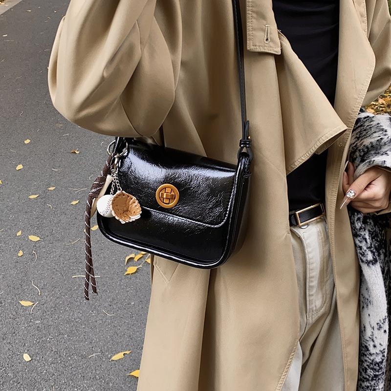 Popular Small Square Bag Women's Autumn and Winter New Shoulder Armpit Bag High-end Retro Messenger Bag