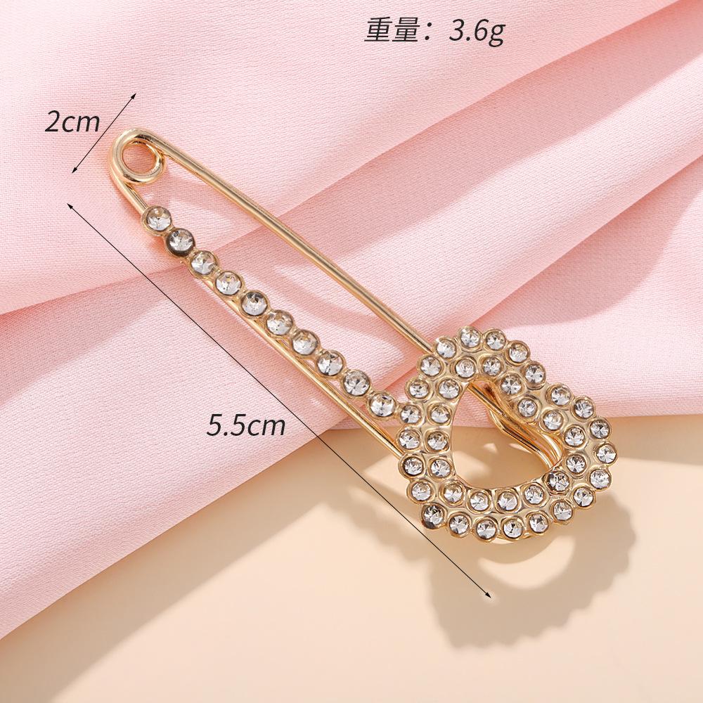 Creative Pearl Rabbit Crown Love Brooch, Niche Design Anti-Exposed Scarf Buckle, Fixed Clothes Metal Pin Accessories