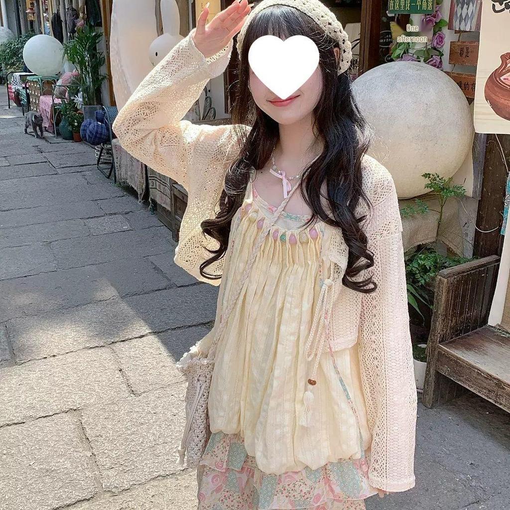 Платье-тюльпан в островном стиле с розово-зеленой цветочной лоскутной отделкой, присборенными бретелями, свободного кроя - Женская модель 2025 года