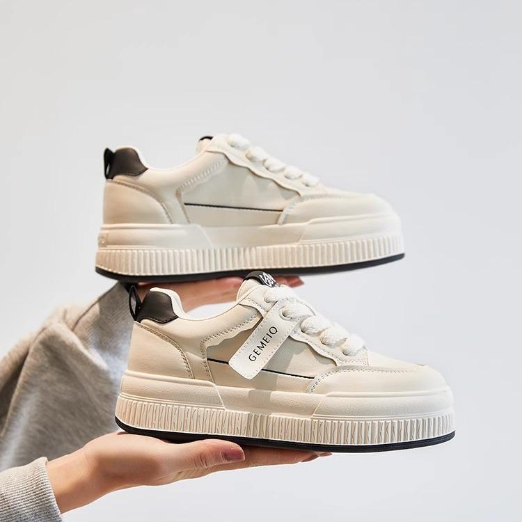 Leather Board Shoes Women Ins Tide Explosion 2025 Autumn New Thick-soled Black and White Panda Little White Shoes Versatile Bread Shoes