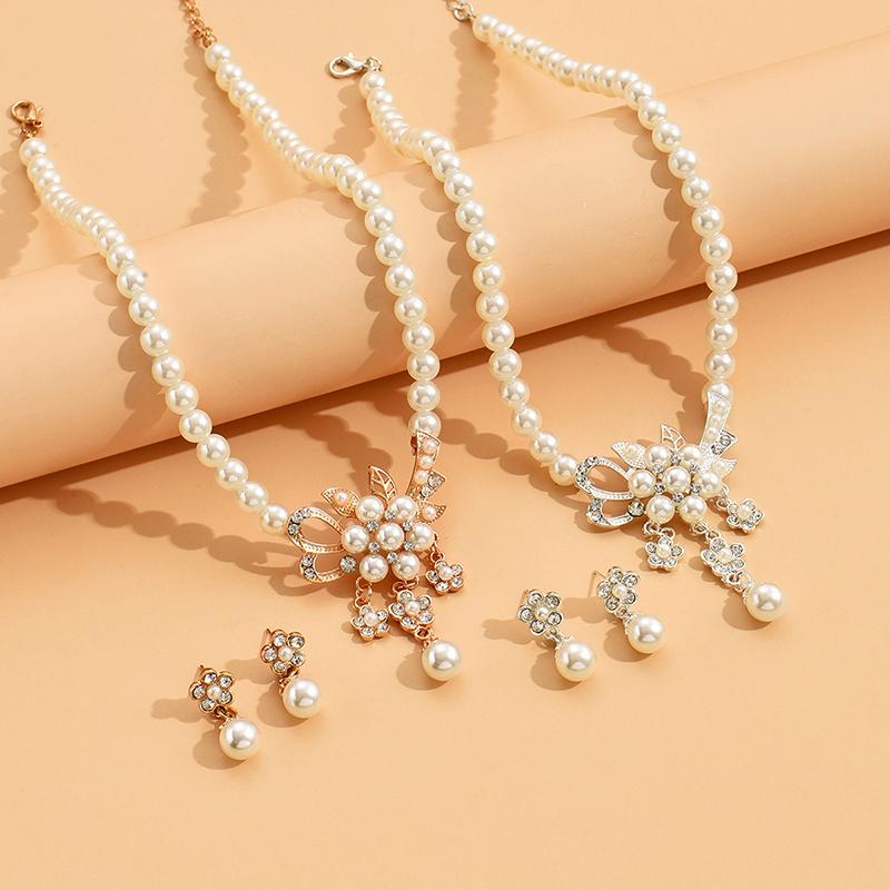 1 Set Women Necklace Beaded Glossy Faux Pearls Rhinestone Embedded Flower