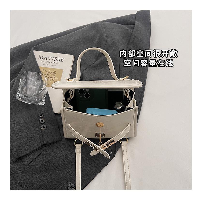 IELGY Ladies Messenger Bag Fashionable All-Match Chain Outing Small Carrying Bag Portable Square Bag
