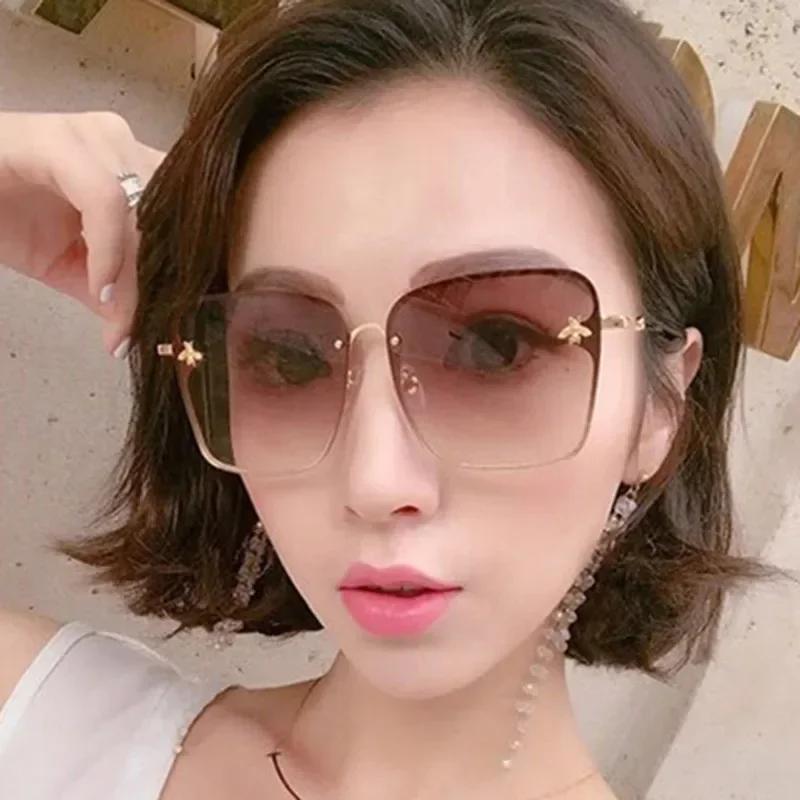 Fashion Gold Bee Square Sunglasses Women Retro Oversized Glasses Men Shades Metal Frame Ladies Sunglasses Zonnebril Dames