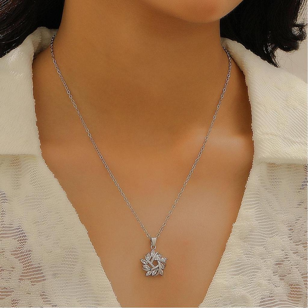 Элегантный комплект украшений «Снежинка»: Ожерелье и серьги из цельного бриллиантового сплава, идеально подойдут для китайского Дня святого Валентина.