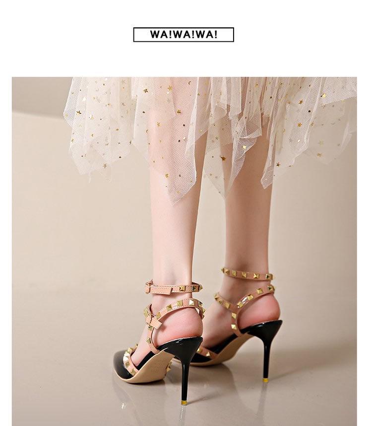 Женские туфли-лодочки на шпильке нюдового цвета с шипами - Весна/Лето 2023 с острым носком и открытой пяткой