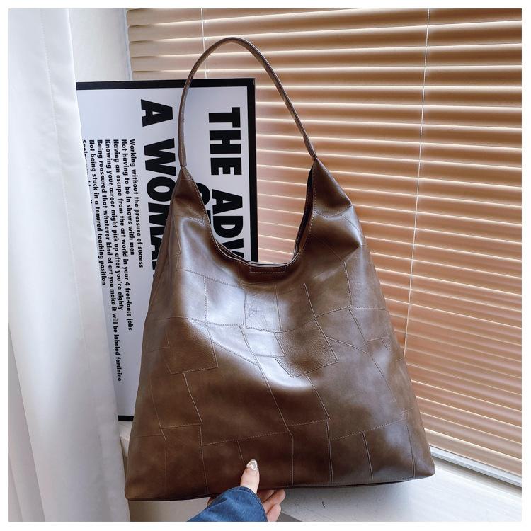 Повседневная мягкая сумка большой вместимости женская 2024 осень новая сумка через плечо в иностранном стиле текстурная сумка-тоут