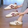 2025 весна маленькие белые туфли новая корейская версия ins студентки платформа увеличивающая рост спортивная обувь для скейтбординга повседневная обувь уличная фотография D20