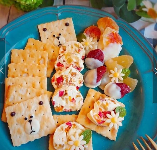 Ассорти из сухофруктов Doshisha: половина сырого персика 80 г, половина сырого мандарина 75 г, половина сырого ананаса 70 г, половина сырого манго и дыни 65 г, всего 4 пакета, белый цвет