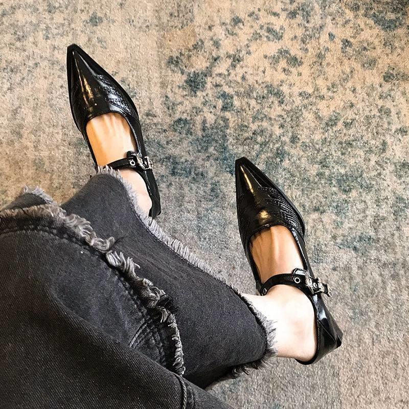 Остроносые одинарные туфли женские весенние ретро однословные пряжки с легким ртом на низком каблуке маленькие кожаные туфли нишевая редкая обувь