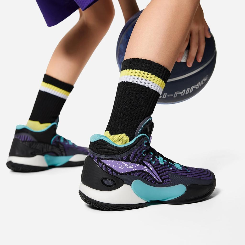 Li Ning Kids Yu Shuai 18 Comfortable Non-Slip Durable Mid-Top Basketball Shoes Kids Basketball Shoes Black Purple YKBU062-3