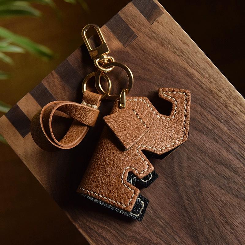 Маленький слоненок, приносящий удачу, сшитый вручную, подвеска для автомобильного ключа из натуральной кожи, креативный подарок, индивидуальный брелок для ключей для мужчин и женщин.