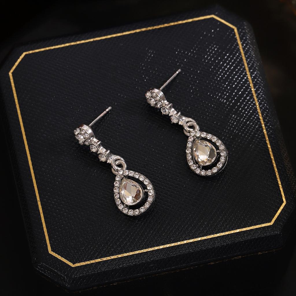 Мерцающие серьги-капли с ослепительными камнями циркона, минималистичные и универсальные