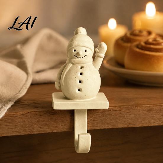 Seasonal Hat Storage Christmas Snowman Stocking Hook Wall Mounted Decorative Holder Home Winter Decor Organizer for Fireplace Towels Keys