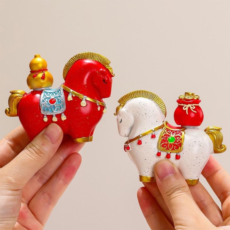 Скульптура из смолы 'Год Лошади' Новогодняя декоративная фигурка, символизирующая удачу и процветание. Для подарка или для полки/стола