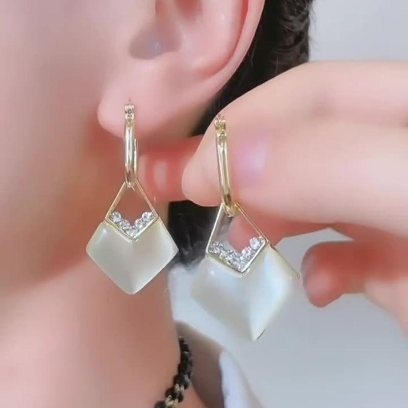 Тенденция Роскошные белые серьги с геометрическим ромбом из камня кошачий глаз для женщин Темпераментные ювелирные изделия Подарочные аксессуары
