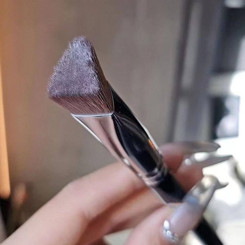 Angled Highlighter Brush Face Contour Foundation Concealer Brush Triangle Shape Synthetic Hair Foundation Highlighter Brushes