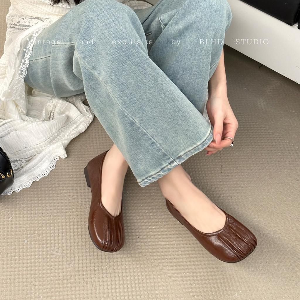 Retro Pleated Flat-soled Doudou Shoes Women's 2025 Spring New One-pedal Soft-soled Grandma Shoes Shallow Mouth with Skirt Single Shoes