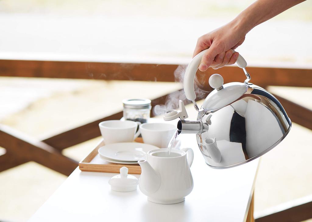 Yoshikawa Kettle Whistling Kettle Made In Japan IH Gas Fire Compatible Chocolat White SJ2436 2.5L