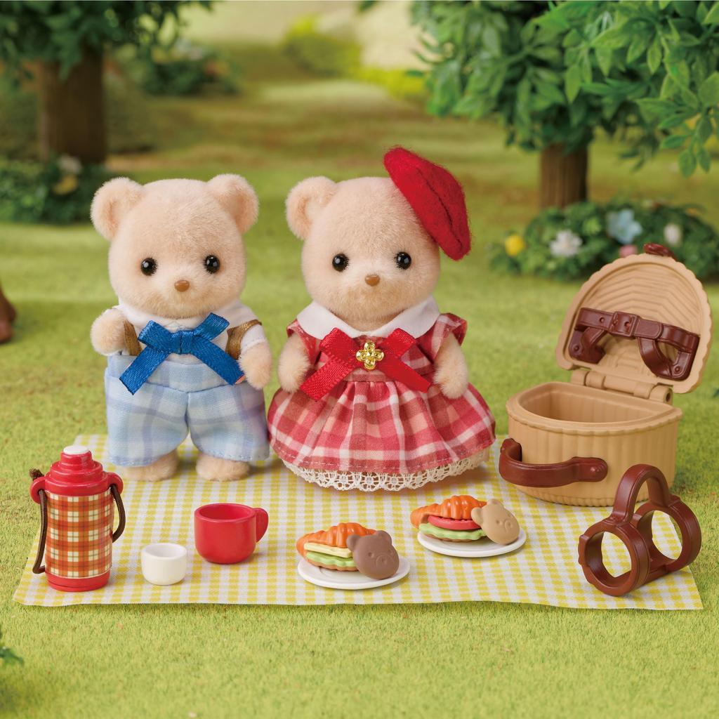 Набор кукол и мебели Sylvanian Families [Братья и сестры Медвежата Бисквитики - Набор для пикника-] FS-60 Марка ST Возраст от 3 лет Игрушка Кукольный домик Sylvanian Families