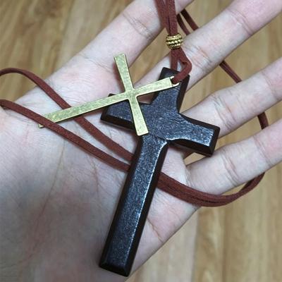 Модное деревянное подвесное ожерелье с крестом Винтажный темный стиль Мужчины Женщины Черная Коричневая цепочка для свитера Нейтральный религиозный ювелирный аксессуар