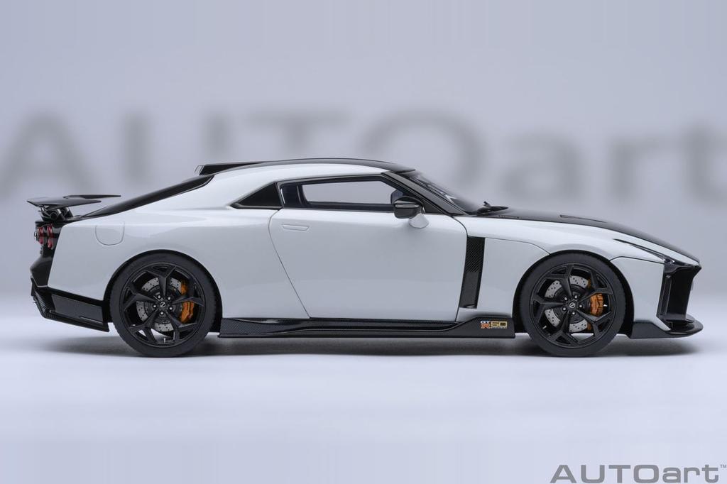 AUTOart Scale Nissan by ITALDESIGN Finished Model 77511 1/18 GT-R50 (Metallic White/Black)