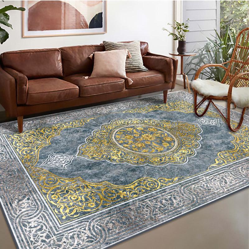 Современный бархатный ковер с элегантным цветочным узором в золотых и нейтральных тонах