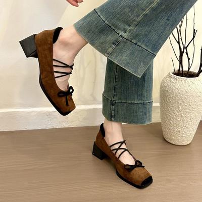 Туфли Мэри Джейн с французской квадратной головкой, женские, 2025, новые, маленькие, ароматные, в стиле ретро, с толстым каблуком, светлые, подходящие по цвету, одинарные туфли, замшевые туфли для женщин