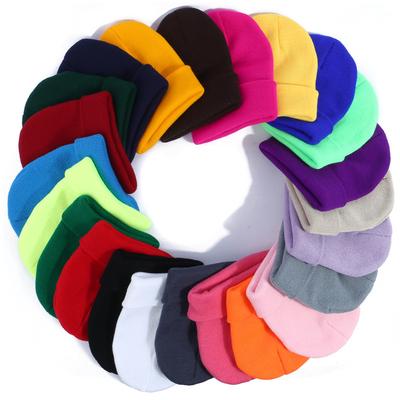 Новые модели осенних вязанных шапок для девушек