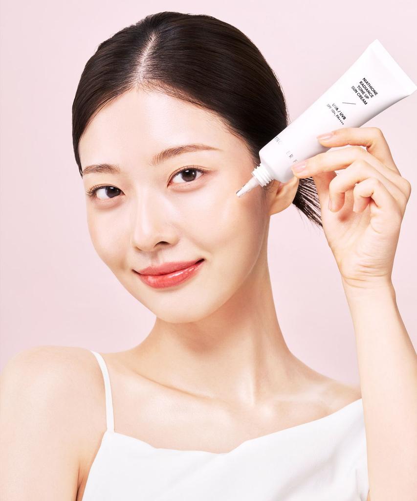 Niathion осветляющий солнцезащитный крем SPF50+/PA++++ 50 мл (+В комплекте пробный набор)