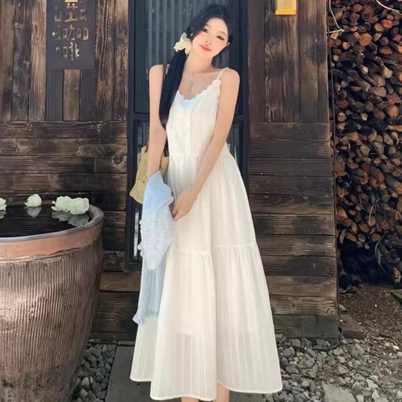 Korean beautiful temperament gentle and thin small white dress first love style waist high sense wear summer suspender dress