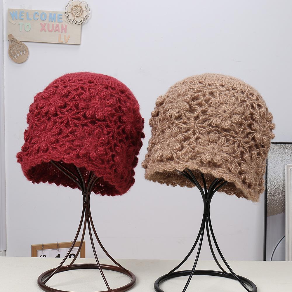 Autumn and winter fashionable solid color simple autumn and winter warm and comfortable knitted hat outdoor street shot small wool hat