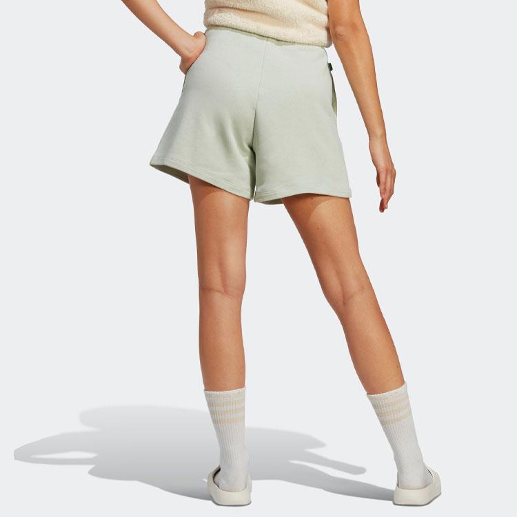 adidas Originals Essentials+ Сделано из конопли Однотонные шорты с вышивкой логотипа на эластичной талии Прямые шорты обычного размера Женские плавки Льняно-зеленый IC1505